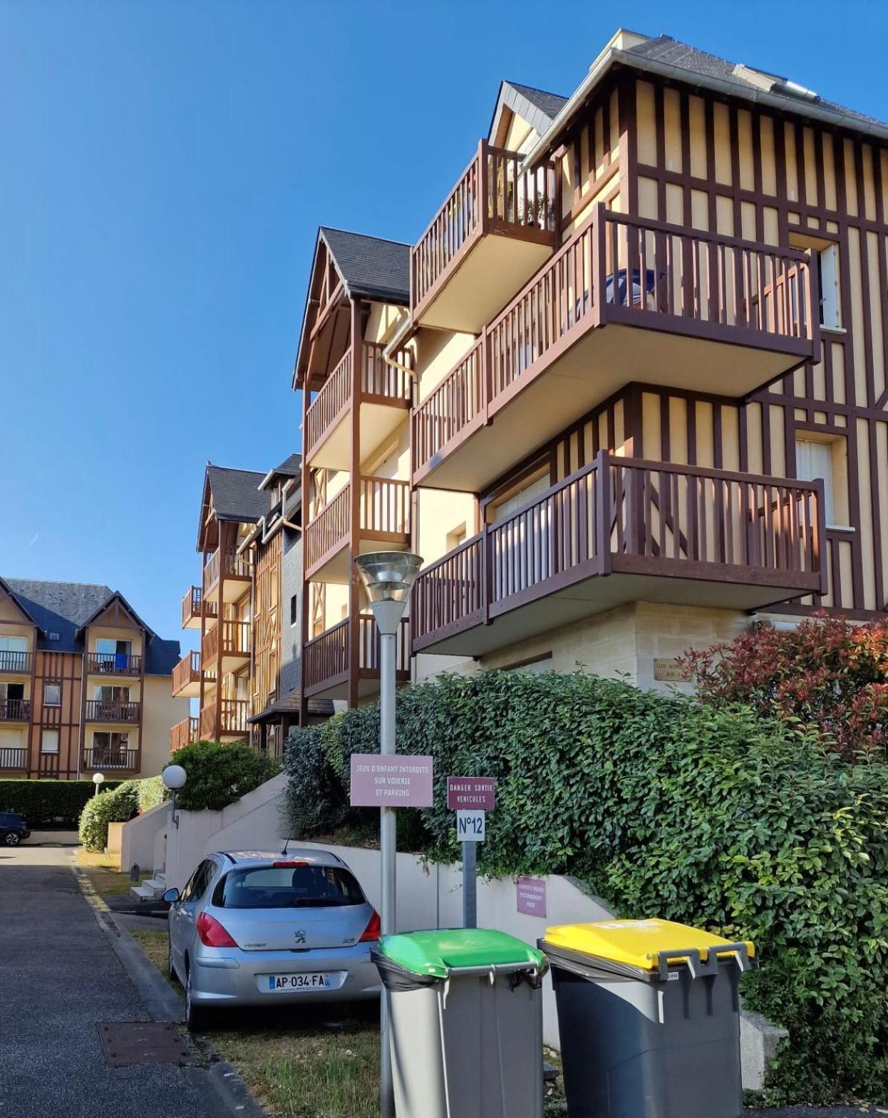 Cote Plage & Balcon カブール エクステリア 写真